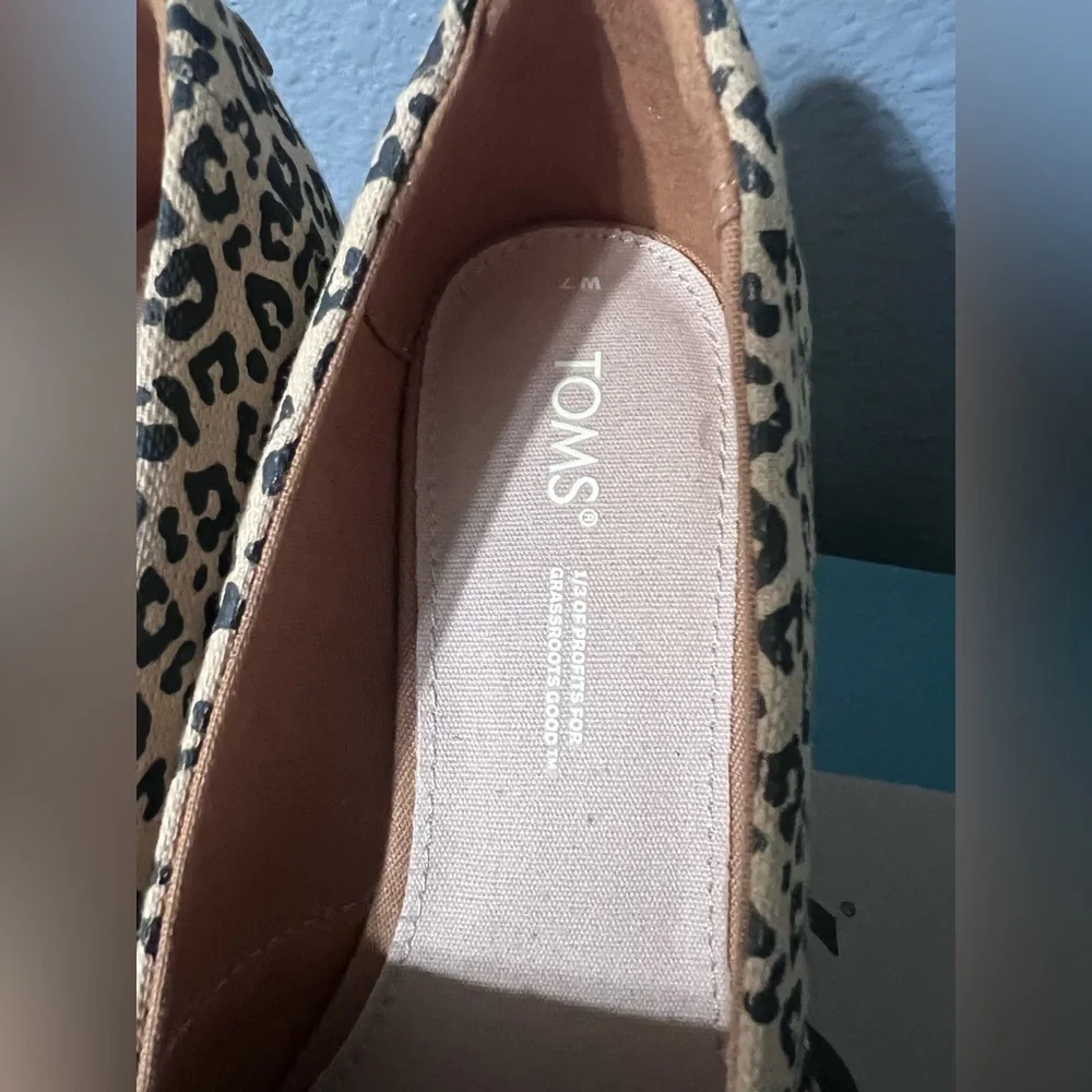 NIB TOMS Leopard Espadrille Peep Toe Wedges Women’s Sz 7 US NEW In BOX 3.5 Heel